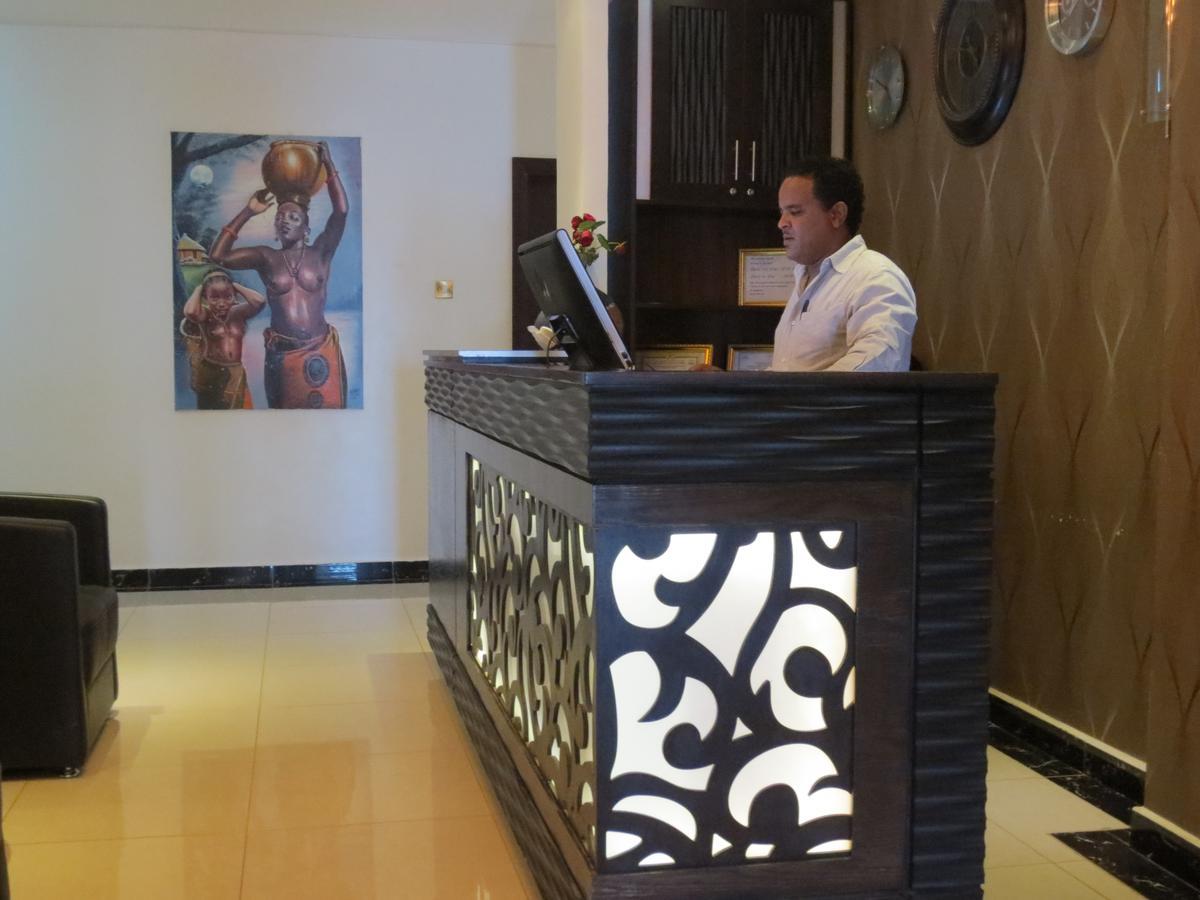 Airport Plaza Hotel Yuba Exterior foto